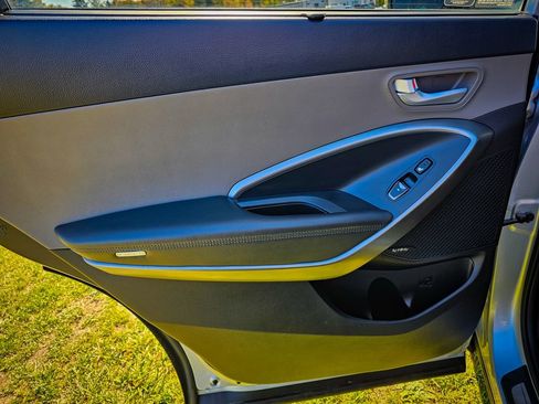 Used 2017 Hyundai Santa Fe SE w/ Cargo Package image 37