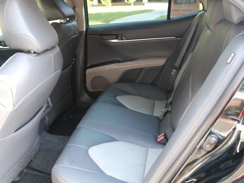 Used 2018 Toyota Camry XLE FWD image 12