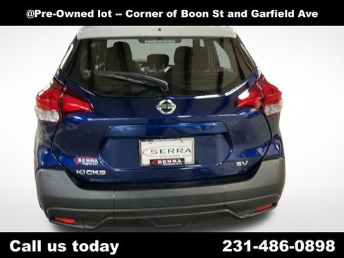 Used 2018 Nissan Kicks SV image 4