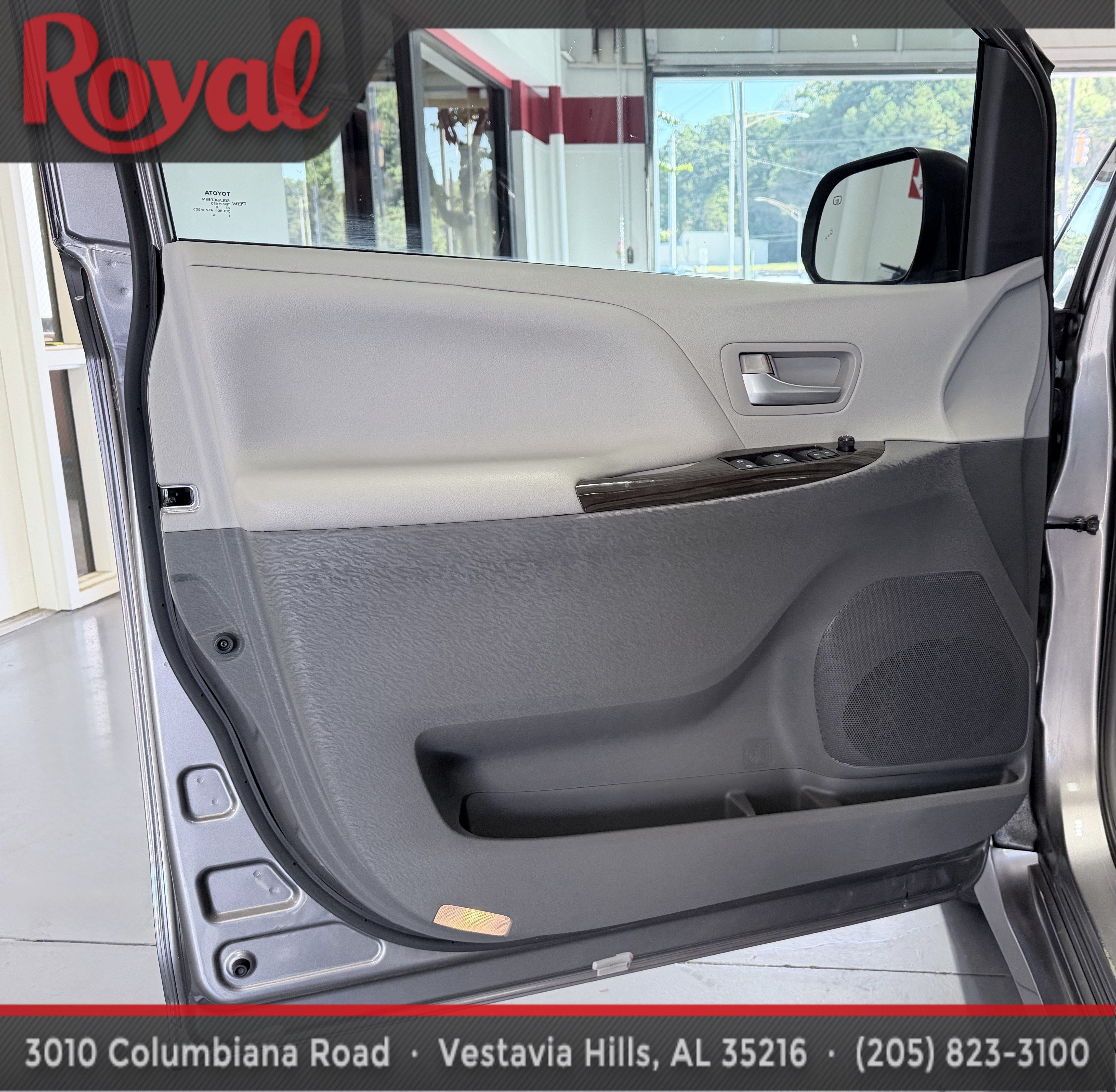 Used 2018 Toyota Sienna XLE w/ XLE Navigation Package FWD image 12