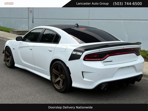 Used 2017 Dodge Charger R/T RWD image 4