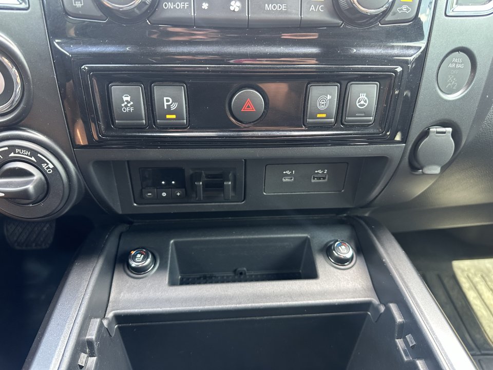 Used 2020 Nissan Titan PRO-4X w/ Pro-4x Convenience Package AWD/4WD image 13