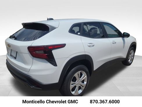 New 2026 Chevrolet Trax LS FWD image 7