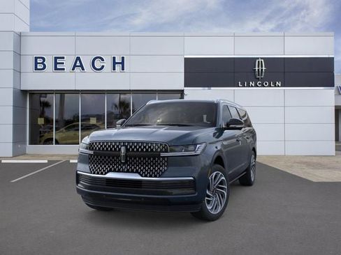 New 2025 Lincoln Navigator L Reserve AWD/4WD image 3