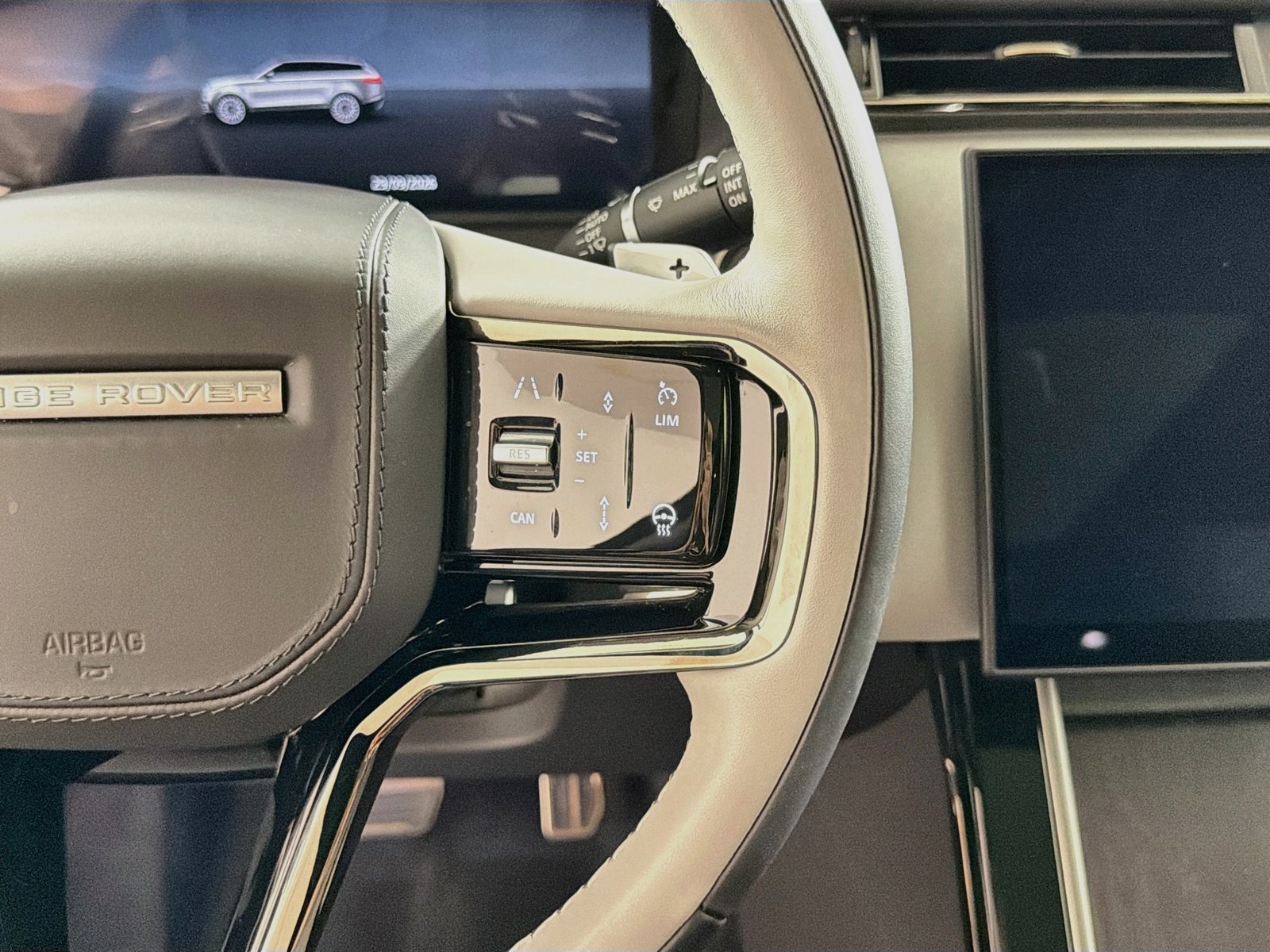 Certified 2026 Land Rover Range Rover Velar Dynamic SE AWD/4WD image 13