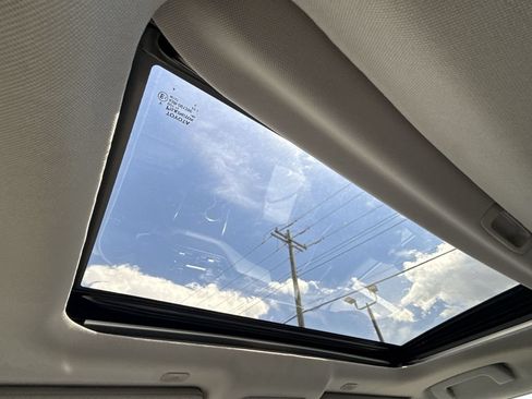Used 2023 Toyota Highlander XLE AWD/4WD image 24