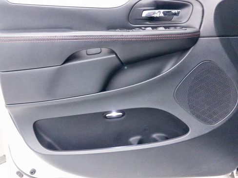 Used 2018 Dodge Grand Caravan GT image 25