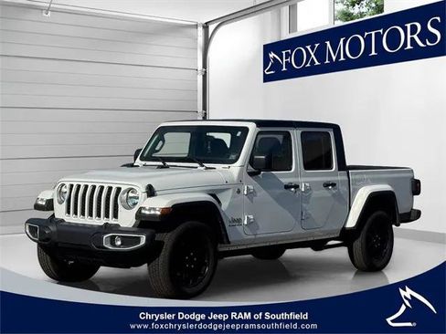 Certified 2023 Jeep Gladiator Overland image 1