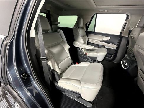 Used 2025 Ford Expedition Active AWD/4WD image 27