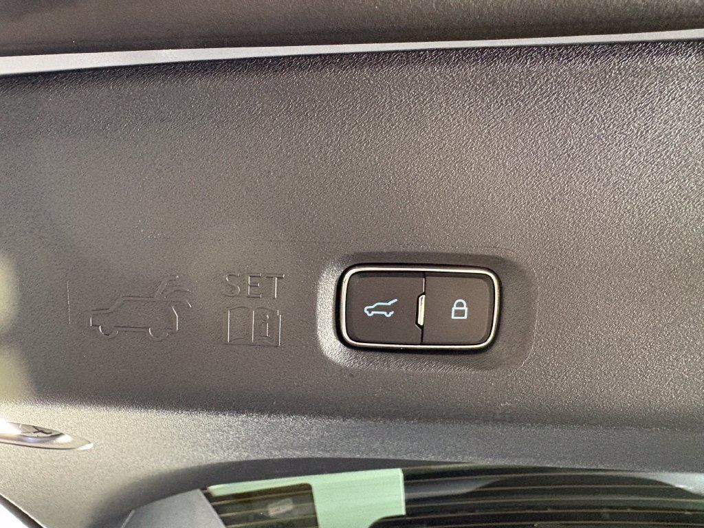 Used 2025 Ford Expedition Tremor AWD/4WD image 36
