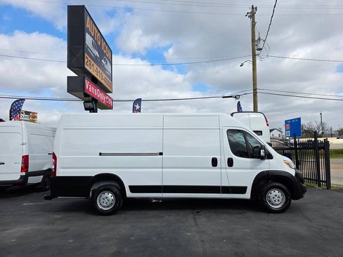 Used 2023 RAM ProMaster 3500 w/ Driver Convenience Group FWD image 3