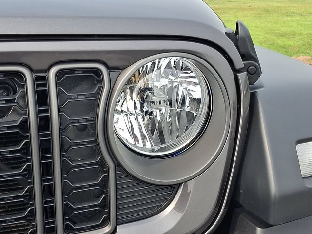 Used 2025 Jeep Wrangler Sport AWD/4WD image 9