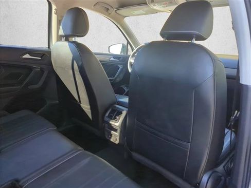 Used 2022 Volkswagen Tiguan SE image 23