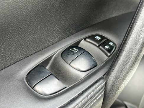 Used 2017 Nissan Rogue Sport SV w/ SV All-Weather Package image 18