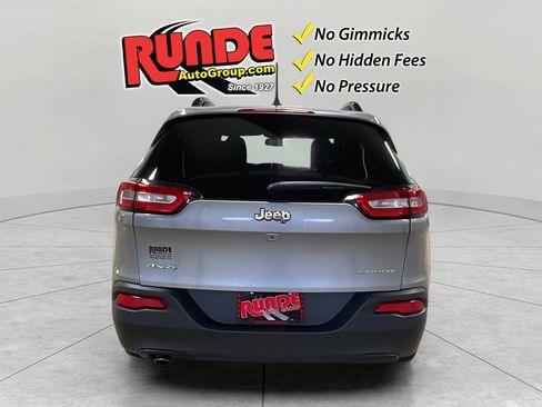 Used 2016 Jeep Cherokee Sport AWD/4WD image 4