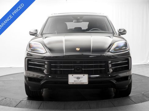 Used 2025 Porsche Cayenne AWD/4WD image 8