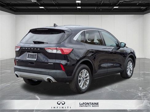 Used 2021 Ford Escape SE image 5