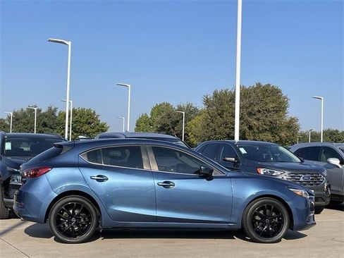 Used 2018 MAZDA MAZDA3 Grand Touring image 3