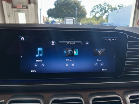 Used 2025 Mercedes-Benz GLE 350 4MATIC image 19