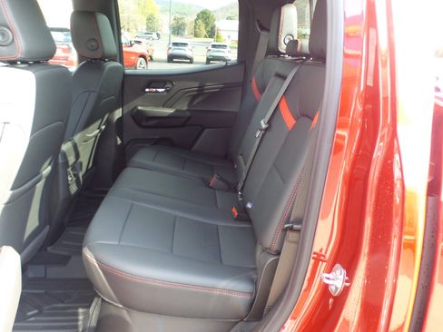 Used 2024 Chevrolet Colorado Z71 w/ Z71 Convenience Package 2 image 13