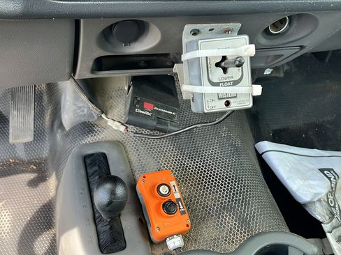 Used 2006 Chevrolet Silverado 3500 W/T w/ Snow Plow Prep Package image 18