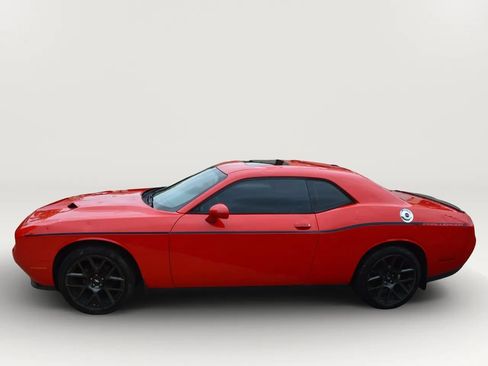 Used 2015 Dodge Challenger SXT w/ Driver Convenience Group RWD image 5