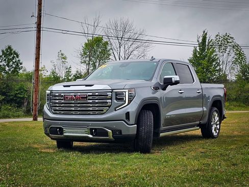 Used 2024 GMC Sierra 1500 Denali w/ Technology Package AWD/4WD image 10