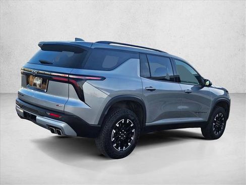 Used 2024 Chevrolet Traverse Z71 image 5