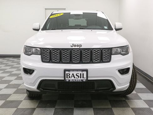 Used 2019 Jeep Grand Cherokee Altitude image 3