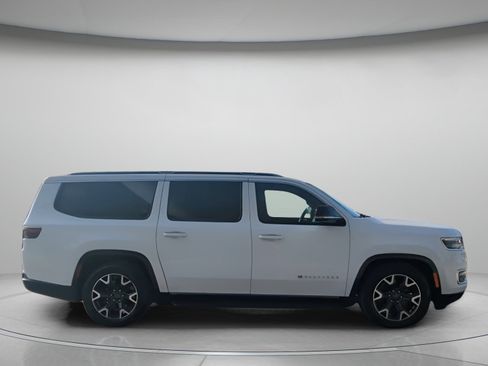 Used 2023 Jeep Wagoneer L Series III w/ Preferred Equipment Group image 31