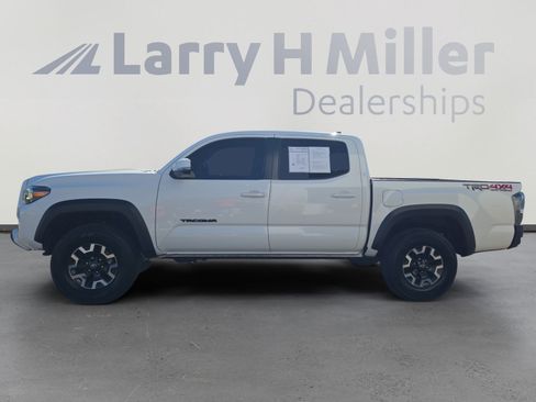 Used 2023 Toyota Tacoma TRD Off-Road image 2