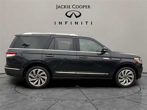 Used 2022 Lincoln Navigator Reserve image 6