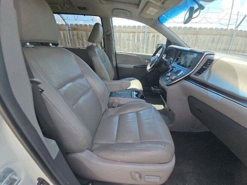 Used 2017 Toyota Sienna XLE w/ XLE Navigation Package FWD image 9