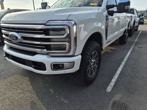 Used 2026 Ford F250 Platinum w/ Platinum Plus Package AWD/4WD image 2