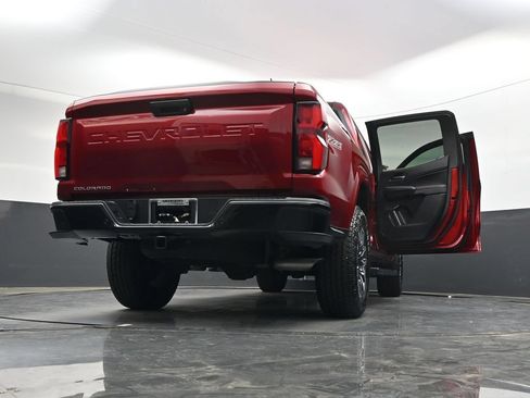 Used 2026 Chevrolet Colorado Z71 w/ Technology Package AWD/4WD image 39