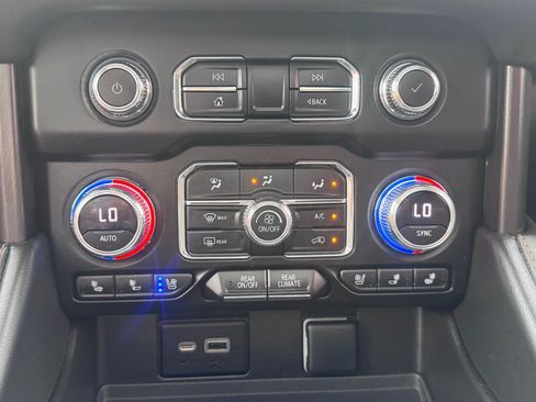 Used 2023 GMC Yukon AT4 w/ Technology Package AWD/4WD image 12
