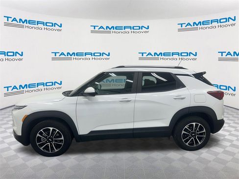 Used 2024 Chevrolet TrailBlazer LT image 2