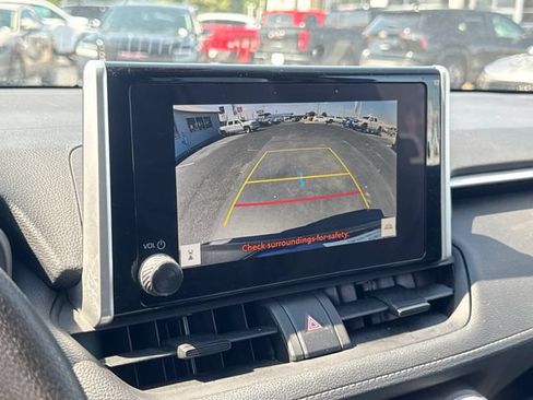 Used 2025 Toyota RAV4 XLE FWD image 22