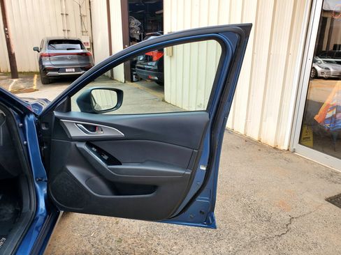 Used 2017 MAZDA MAZDA3 Sport w/ Preferred Equipment Package FWD image 31