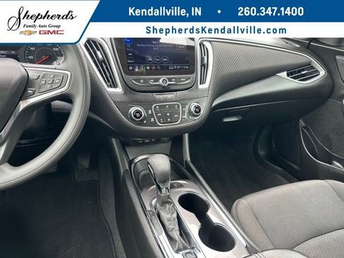 Used 2025 Chevrolet Malibu LT image 19