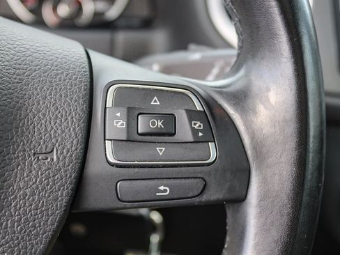 Used 2011 Volkswagen Tiguan SE image 33