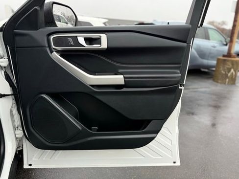 Certified 2024 Ford Explorer XLT image 17