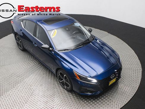 Used 2023 Nissan Altima 2.5 SR w/ SR Premium Package FWD image 3