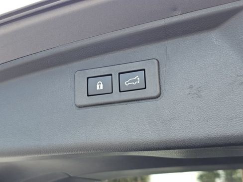 Certified 2025 Subaru Outback Premium AWD/4WD image 10
