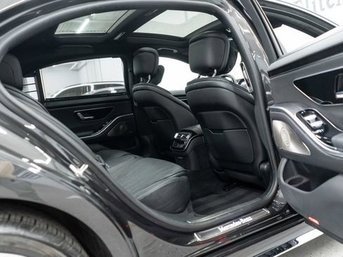 Used 2022 Mercedes-Benz S 500 4MATIC w/ AMG Line Package image 12