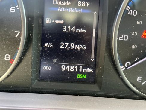 Used 2018 Toyota RAV4 XLE FWD image 13