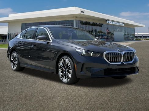 New 2026 BMW 530i w/ Convenience Package image 2