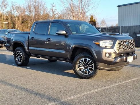 Used 2021 Toyota Tacoma TRD Sport image 2