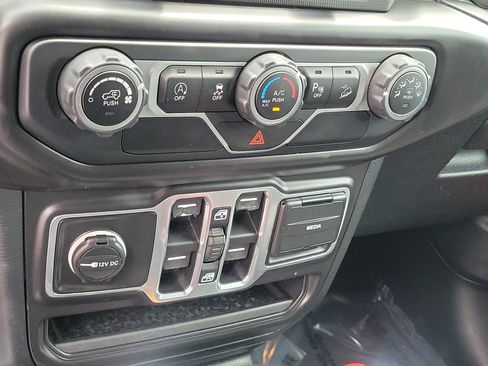 Used 2018 Jeep Wrangler Unlimited Sport S AWD/4WD image 27