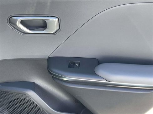 New 2025 Kia K4 LXS image 16